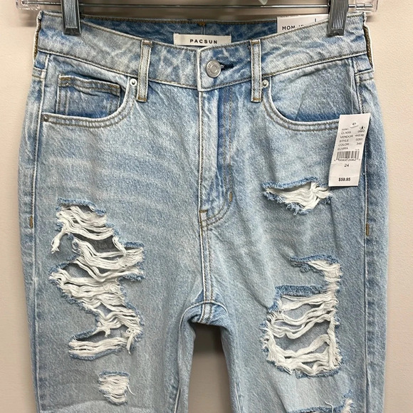 NWT PacSun Mom Jeans High Rise Elvira Light Wash Distressed Destroyed 24 - Picture 2 of 16